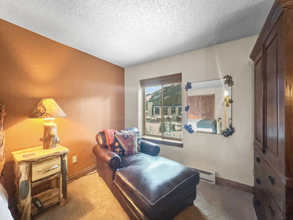 Copper MTN Center Village Pet Friendly condo Walk to Lift